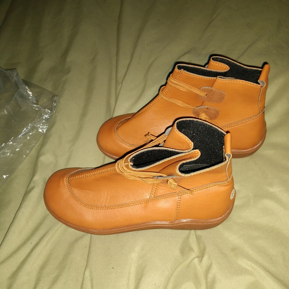 Boots size 6